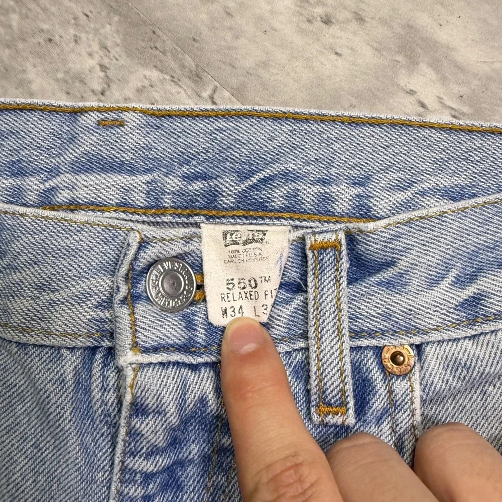 Vintage Levis 550 Relaxed Fit Tapered Light Wash Jeans Made in USA 34x32